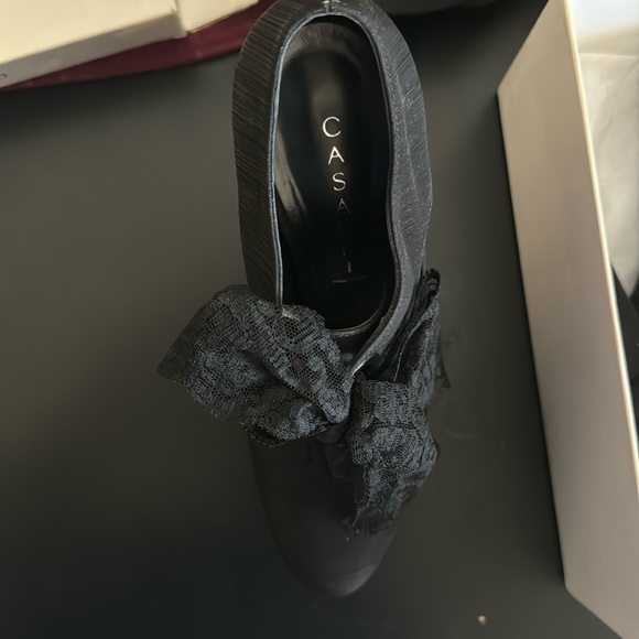 Women’s black size 7 like new Casadei shoes - Picture 2 of 8
